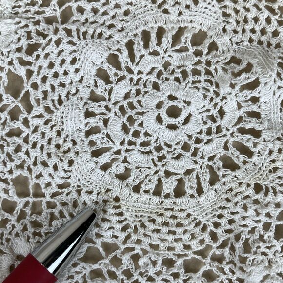 Vintage Ruffled Doily White & Ivory Set Of 6 13”/5.5”‎ - Picture 11 of 11